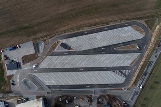 Lkw-Parkfläche für Ladeinfrastruktur für Flächenbesitzer